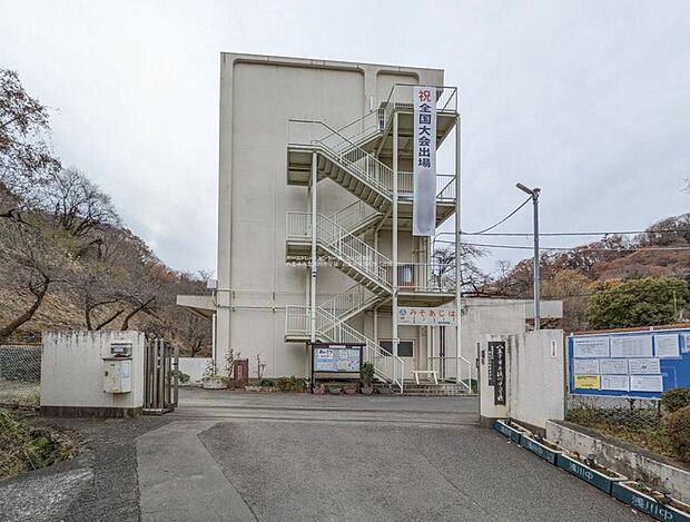 八王子市立浅川中学校まで750m 徒歩10分☆