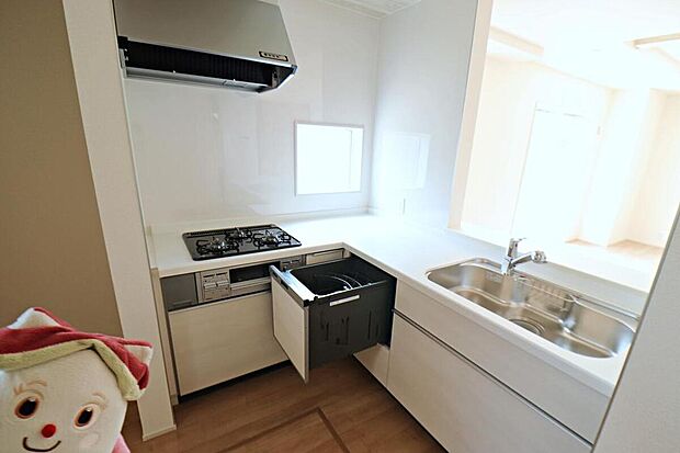 ☆System　Kitchen☆
お子さまにとっても、ご飯のしたくを頑張っているご家族の姿が見えると安心♪手伝いたいという気持ちになるなど、お手伝いの習慣も育ちやすいですね♪