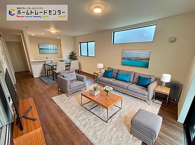 ☆Living　Room☆
インティメイトなくつろぎを味わえるリビングルームはひそやかな憩いの場となることで、新しいゆとりをもたらし、今までにないライフスタイルをもたらします。