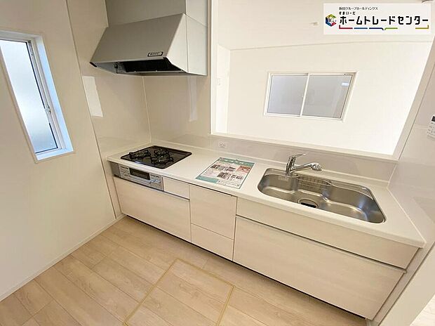 ☆System Kitchen☆
新居での【始まり】は「生活」という一括りだけに収まりません。【スローライフ】【快適空間】【絶える事ない笑顔】・・ すべてを凝縮した珠玉の【始まり】をここから迎えます♪