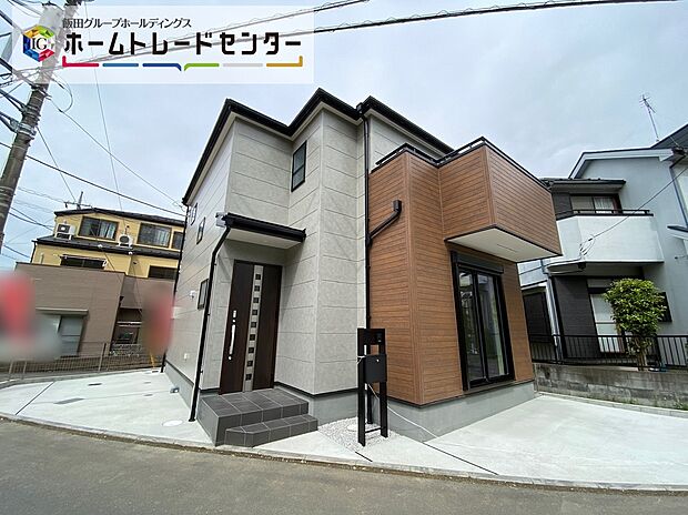 洗練されたデザインのお洒落なお住まいです。カースペースも2台分ございます!通勤で車をお使いの方にも大変オススメです!
