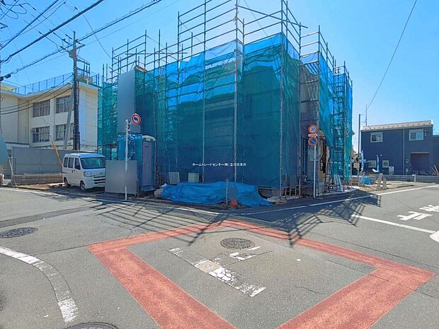 ☆東大和市・南街6期のご紹介です♪
陽当たり良好な角地に佇む全4棟。
「東大和市」駅まで徒歩14分、教育施設やお買い物施設も徒歩圏内で便利な住環境☆
たっぷり収納可能なWICを備えたお住まいです♪
