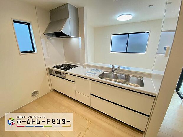 ☆System　Kitchen☆
いつもご家族と一緒に過ごせるのが対面キッチンの魅力！今日の出来事を話しながら、一緒にお料理をしながら…いつもご家族の笑顔が近くにあります。