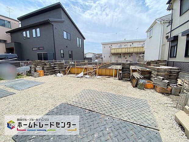 ☆街に溶け合う美しい景観を生みだしているにも関わらず、採光や風通しを考えて設計された間取り。近隣との視線を考え、街全体で調整される窓位置。外観だけでなく、そこに住まうご家族の心地よさを最優先しました。