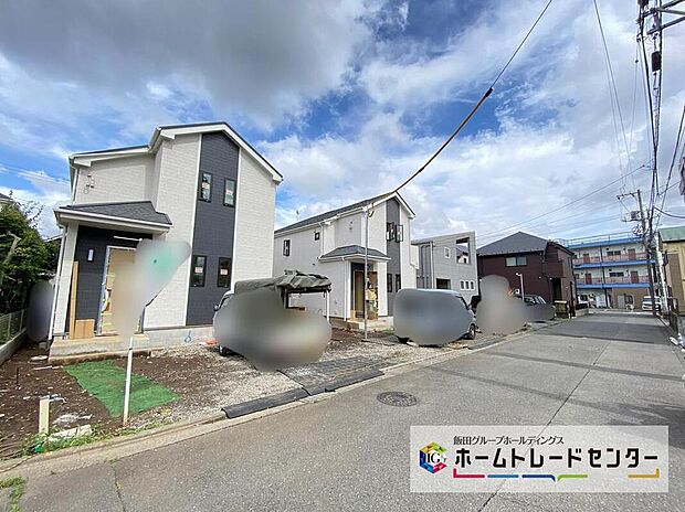 イオンモールも近く、スーパー・コンビニ・ドラッグストアまで徒歩圏内で毎日のお買い物に便利！
小・中学校も徒歩10分と、お子様も安心して通える距離です♪