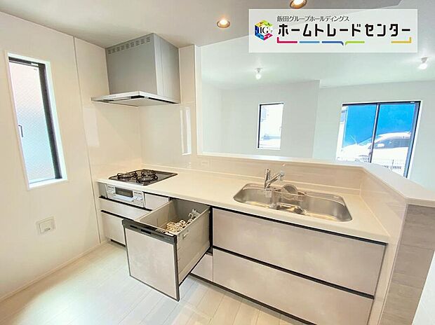 ☆System　Kitchen☆
お子さまにとっても、ご飯のしたくを頑張っているご家族の姿が見えると安心♪手伝いたいという気持ちになるなど、お手伝いの習慣も育ちやすいですね♪