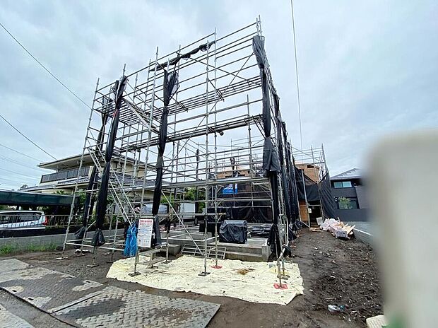 ☆街に溶け合う美しい景観を生みだしているにも関わらず、採光や風通しを考えて設計された間取り。近隣との視線を考え、街全体で調整される窓位置。外観だけでなく、そこに住まうご家族の心地よさを最優先しました。