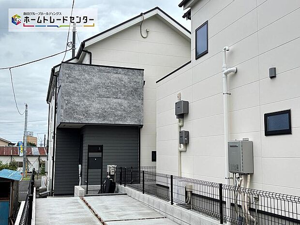あきる野7期・2号棟のご紹介です♪
最寄り駅「秋川」駅まで徒歩7分の駅チカ!
主寝室は9.5帖☆全居室収納完備♪暮らしやすい間取りです◎