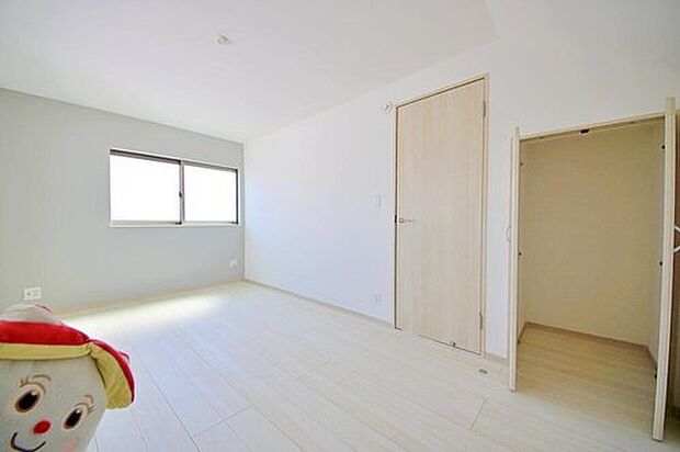 【☆Room☆】居室のサッシにはペアガラスを採用、高い断熱性による省エネと結露対策に有効です。室内を快適な空間に代えてくれます。現地の採光や通風も実際にご確認下さいませ♪