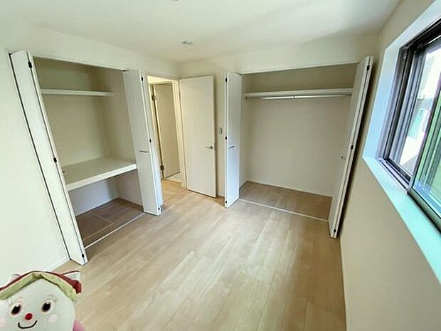 【☆Room☆】居室にはクローゼットを完備し、自由度の高い家具の配置が叶うシンプルな空間です。お子様の成長と共に必要になる子供部屋にぴったりの間取りですね。