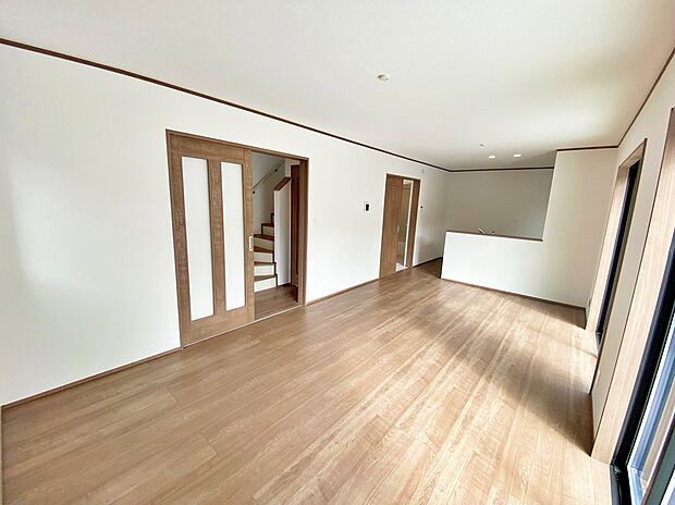 【☆Living　Room☆ 】☆Living　Room☆
お子さまは、ご飯の支度を頑張っているご家族の姿が見えると安心。手伝いたいという気持ちになるなど、お手伝いの習慣も育ちやすいですよ♪