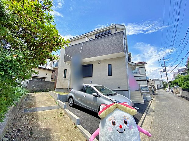 【前面道路含む現地写真】☆物件の陽当りや通風・仕様設備やお部屋の大きさの比較、近隣・周辺環境や街並みなど、資料には掲載していない情報が現地にはたくさんあります。ぜひ、建物だけでなく周辺環境もご確認ください！