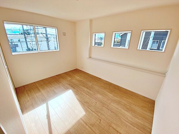 【☆Room☆ 】☆Room☆
うららかな陽射しがどのお部屋にも降り注ぎますように、快適さを追求し尽くした間取り。得難い立地環境での生活を恵みの豊かな永住の地へと変えてくれることでしょう…