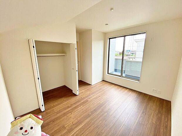 【リビング以外の居室】住まい購入では、広さやプランなどさまざまな希望や条件があるもの。そのなかで、お子さまが健やかに成長できる家かどうかも重視したいところですよね♪