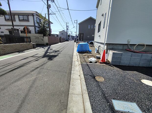 【現地外観写真】☆『毎日早く家に帰りたくなる。』そんなマイホームにお住まいになりませんか？大切な家族が、安心して・快適に毎日過ごすことが出来る…。ささやかだけど一番大切なこと♪この邸で叶えられます！！

