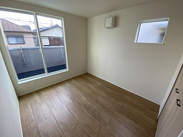 【☆Room☆ 】☆Room☆
大きな窓からたっぷりと陽光が注がれる明るい空間。家族の成長に対応できる永住仕様の間取り。一日の疲れを癒やしてくれる、時を忘れて過ごせる空間。