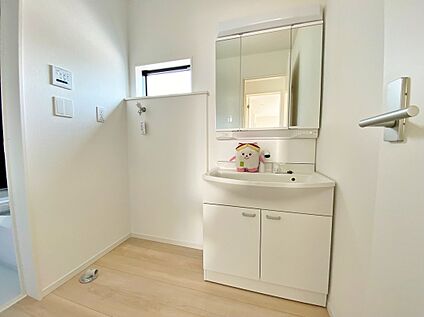 ☆Powder Room☆ 三面鏡ならではの収納力、シャンプ