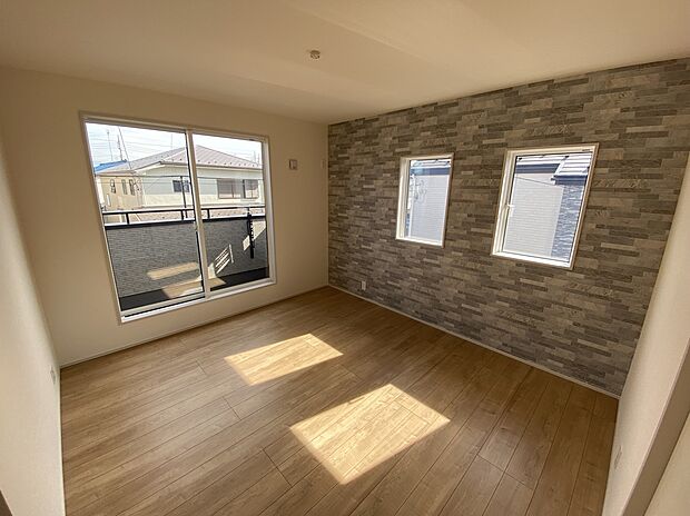 【☆Room☆ 】☆Room☆
居室のサッシにはペアガラスを採用、高い断熱性による省エネと結露対策に有効です。室内を快適な空間に代えてくれます。現地の採光や通風も実際にご確認下さいませ♪