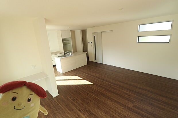 【☆Living　Room☆】☆Living　Room☆
家族の食事や団らんのほか、子供を遊ばせたり、友人を招いたりするＬＤＫは住まいの中心。長時間過ごす場所だからこそ、大切にしたい場所♪