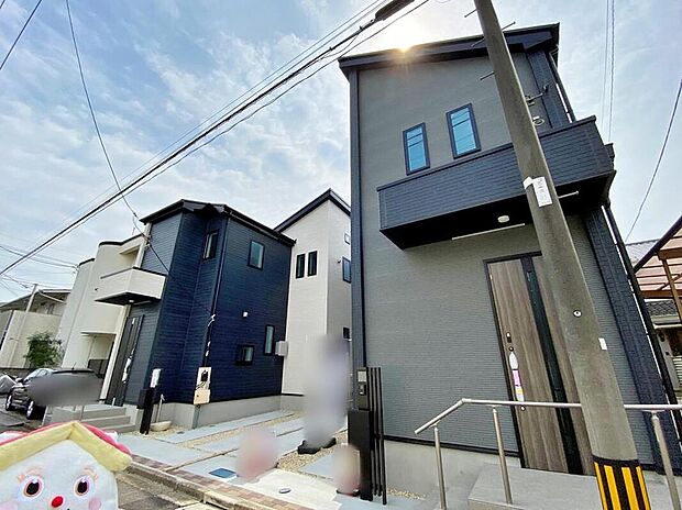 【現地外観写真】☆『毎日早く家に帰りたくなる。』そんなマイホームにお住まいになりませんか？大切な家族が、安心して・快適に毎日過ごすことが出来る…。ささやかだけど一番大切なこと♪この邸で叶えられます！！