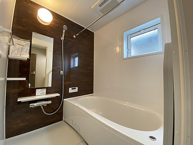 【☆System　Bath☆ 】☆System　Bath☆
半身浴も楽しめる一坪タイプの浴室は、防カビ仕様となっており、お掃除も楽々です。浴室乾燥機を完備し雨の日のお洗濯も安心です。