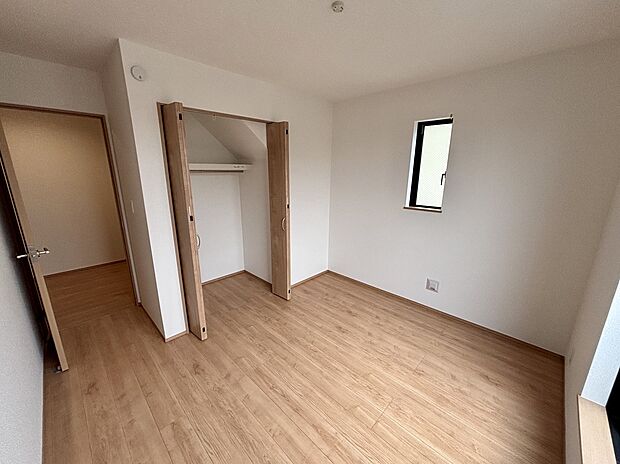 【☆Room☆ 】☆Room☆
各部屋を最大限に広く使って頂ける様、全居住スペースに収納付。プライベートルームはゆったりと快適に。