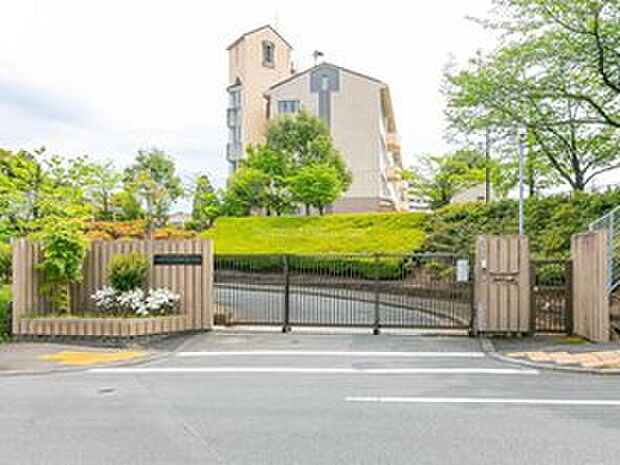 八王子市立上柚木中学校（約800m）