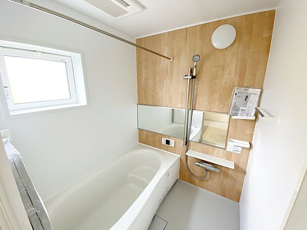 【☆System　Bath☆ 】☆System　Bath☆
半身浴も楽しめる一坪タイプの浴室は、防カビ仕様となっており、お掃除も楽々です。浴室乾燥機を完備し雨の日のお洗濯も安心です。