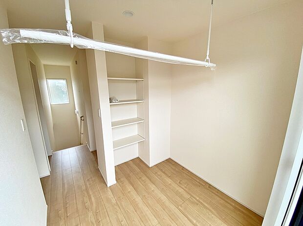 【☆Room☆ 】☆Room☆
居室にはクローゼットを完備し、自由度の高い家具の配置が叶うシンプルな空間です。お子様の成長と共に必要になる子供部屋にぴったりの間取りですね。