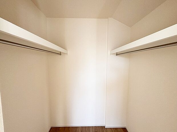 【収納】☆何万回もの『ただいま』を聞くことになるお家♪街に溶け合う美しい景観を生みだせるシンプルシックでおしゃれな外観と住み心地を考え貫いた設計！「ゆとりある落ち着いた暮らし」を叶えます♪