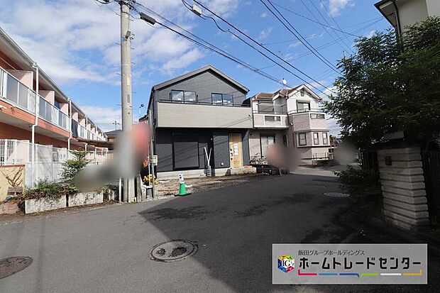 【前面道路含む現地写真】☆物件の陽当りや通風・仕様設備やお部屋の大きさの比較、近隣・周辺環境や街並みなど、資料には掲載していない情報が現地にはたくさんあります。ぜひ、建物だけでなく周辺環境もご確認ください！