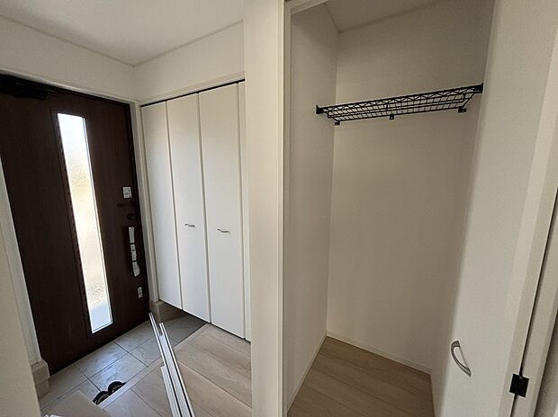 【玄関】☆ひとたび扉を開けばそこに待っているのは上質な空間とマイホームでの新生活をイメージさせる優雅なひととき。「この家なら…」ではなく「ここに住みたい♪」と思う感動をお届けいたします。