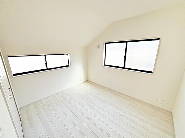 【リビング以外の居室】家族とのコミュニケーションを促進する拘り設計。快適な居住空間を演出し、都市型生活をより潤いある時間へ代えてくれます♪