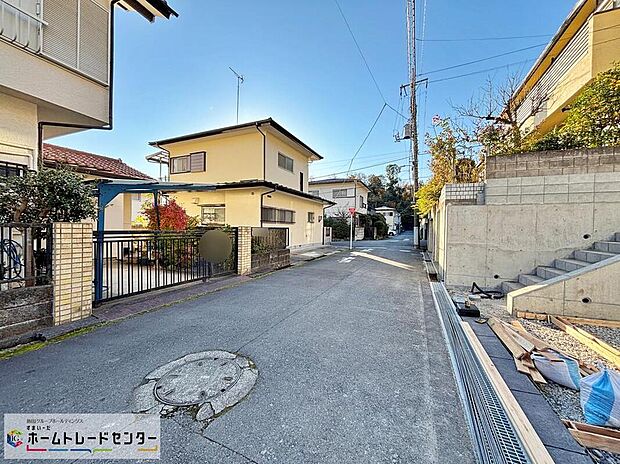 【前面道路含む現地写真】☆物件の陽当りや通風・仕様設備やお部屋の大きさの比較、近隣・周辺環境や街並みなど、資料には掲載していない情報が現地にはたくさんあります。ぜひ、建物だけでなく周辺環境もご確認ください!
