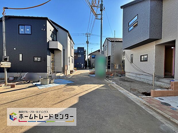 【前面道路含む現地写真】☆物件の陽当りや通風・仕様設備やお部屋の大きさの比較、近隣・周辺環境や街並みなど、資料には掲載していない情報が現地にはたくさんあります。ぜひ、建物だけでなく周辺環境もご確認ください！