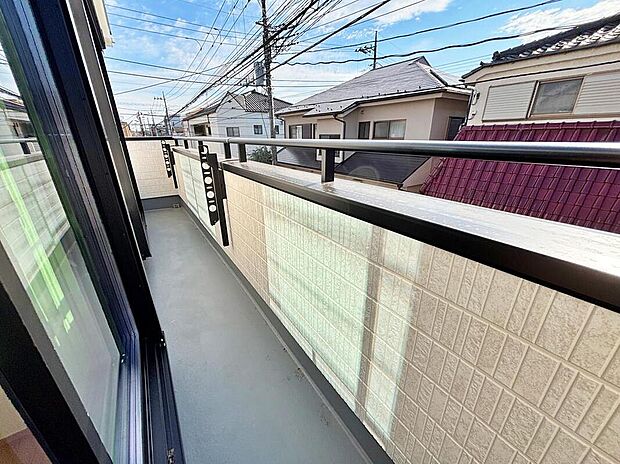 【バルコニー】太陽に愛された邸は、陽当り・通風に優れた魅力的かつ快適さを追求した邸宅でした。ここに住むからこそ意味がある。そんな特別感に浸りながら、毎日をお過ごし頂けるお家がこちらです♪