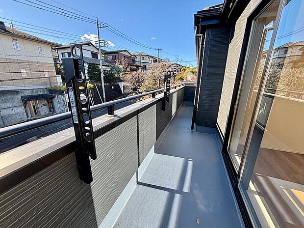 【☆Balcony☆】太陽に愛された邸は、陽当り・通風に優れた魅力的かつ快適さを追求した邸宅でした。ここに住むからこそ意味がある。そんな特別感に浸りながら、毎日をお過ごし頂けるお家がこちらです♪