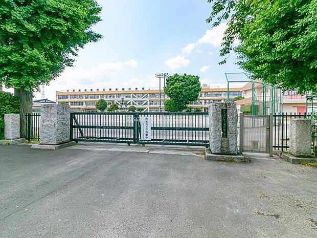 あきる野市立東秋留小学校(約550m)