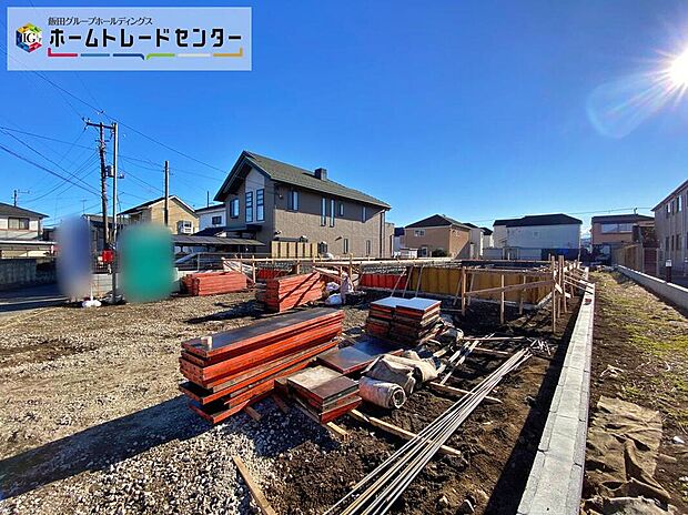 【現地外観写真】☆スーパー・コンビニ・ドラッグストアまで徒歩圏内で毎日のお買い物も便利!小学校も近く、お子様のいるご家庭にもオススメです◎