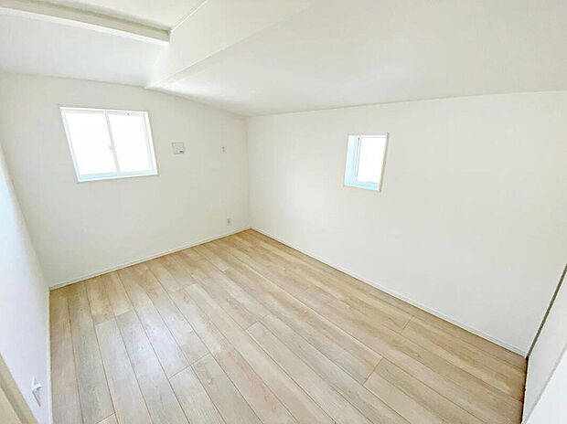 【リビング以外の居室】仕事、家事、それに育児と毎日忙しく、自分の時間をなかなか取れないのが共働きライフ。でも、住まいの選び方次第では時間に余裕が生まれ、気持ちもゆったり。趣味だって楽しめるかも( *´艸`)