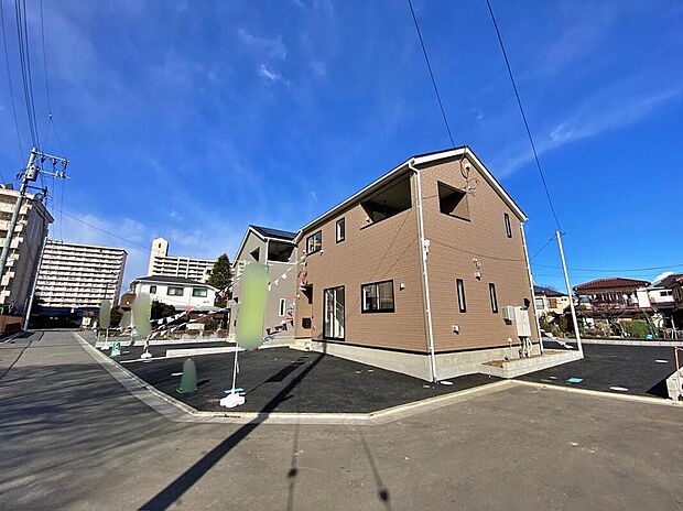 【前面道路含む現地写真】☆日当たりが良く、お陽さまの光をたっぷりとりこめるので、洗濯物もしっかり乾きます◎
空いているスペースでは、ガーデニングも楽しめそうですね♪♪