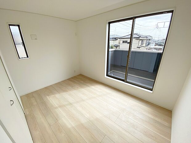 【☆Room☆ 】☆Room☆
大きな窓からたっぷりと陽光が注がれる明るい空間。家族の成長に対応できる永住仕様の間取り。一日の疲れを癒やしてくれる、時を忘れて過ごせる空間。