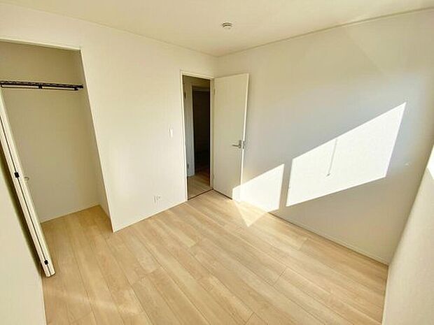 【☆Room☆】各部屋を最大限に広く使って頂ける様、全居住スペースに収納付。プライベートルームはゆったりと快適に。