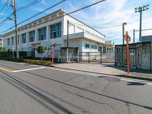 福生市立福生第二中学校(約130m)