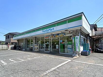 ファミリーマート青梅大門店 550m(徒歩7分)