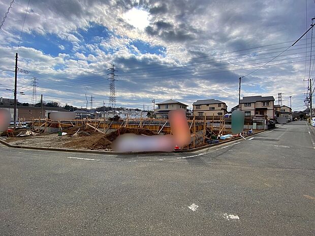 【現地外観写真】☆物件の陽当りや通風・仕様設備やお部屋の大きさの比較、近隣・周辺環境や街並みなど、資料には掲載していない情報が現地にはたくさんあります。　是非一度、現地をご確認ください♪