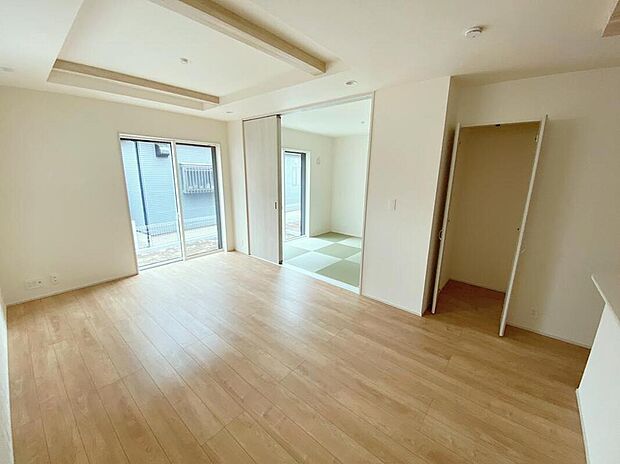 【リビング】空気感という居心地の良いBGMは、暮らしのステージを彩り、心からのやすらぎと満足感を与えてくれます。