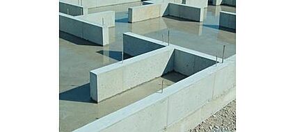 横からの力に耐える「筋交い」