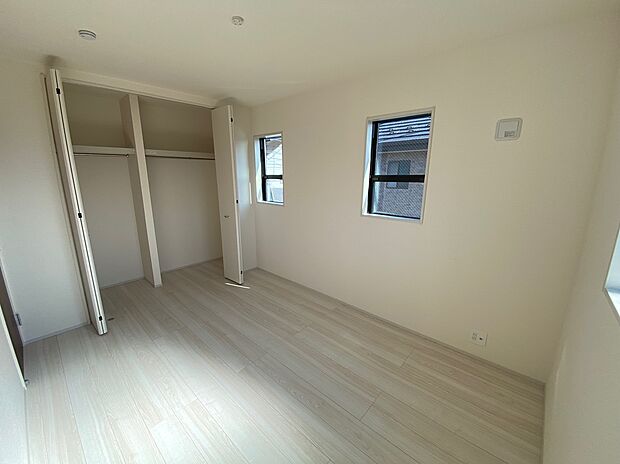 【☆Room☆ 】☆Room☆
各部屋を最大限に広く使って頂ける様、全居住スペースに収納付。プライベートルームはゆったりと快適に。