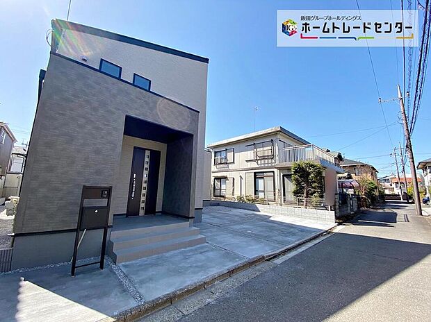 【前面道路含む現地写真】☆敷地【60坪】でゆったり♪
駐車が苦手な方も安心して停められる間口の広さ☆